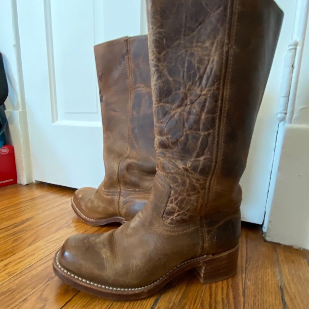 Frye women’s campus leather boot. Size 10